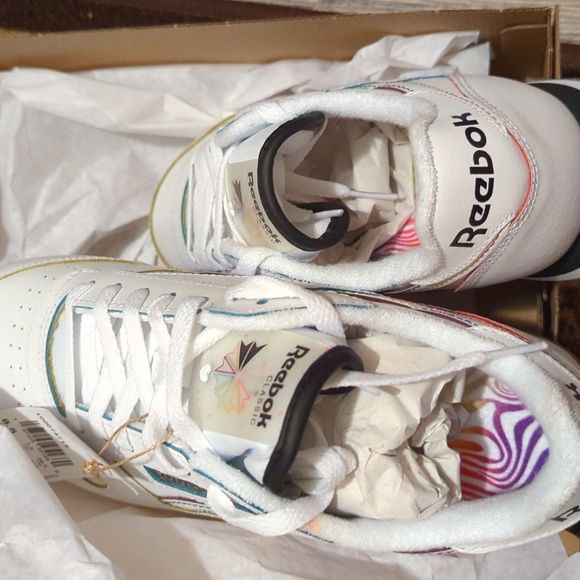 Leather Classic Reeboks - Picture 5 of 5